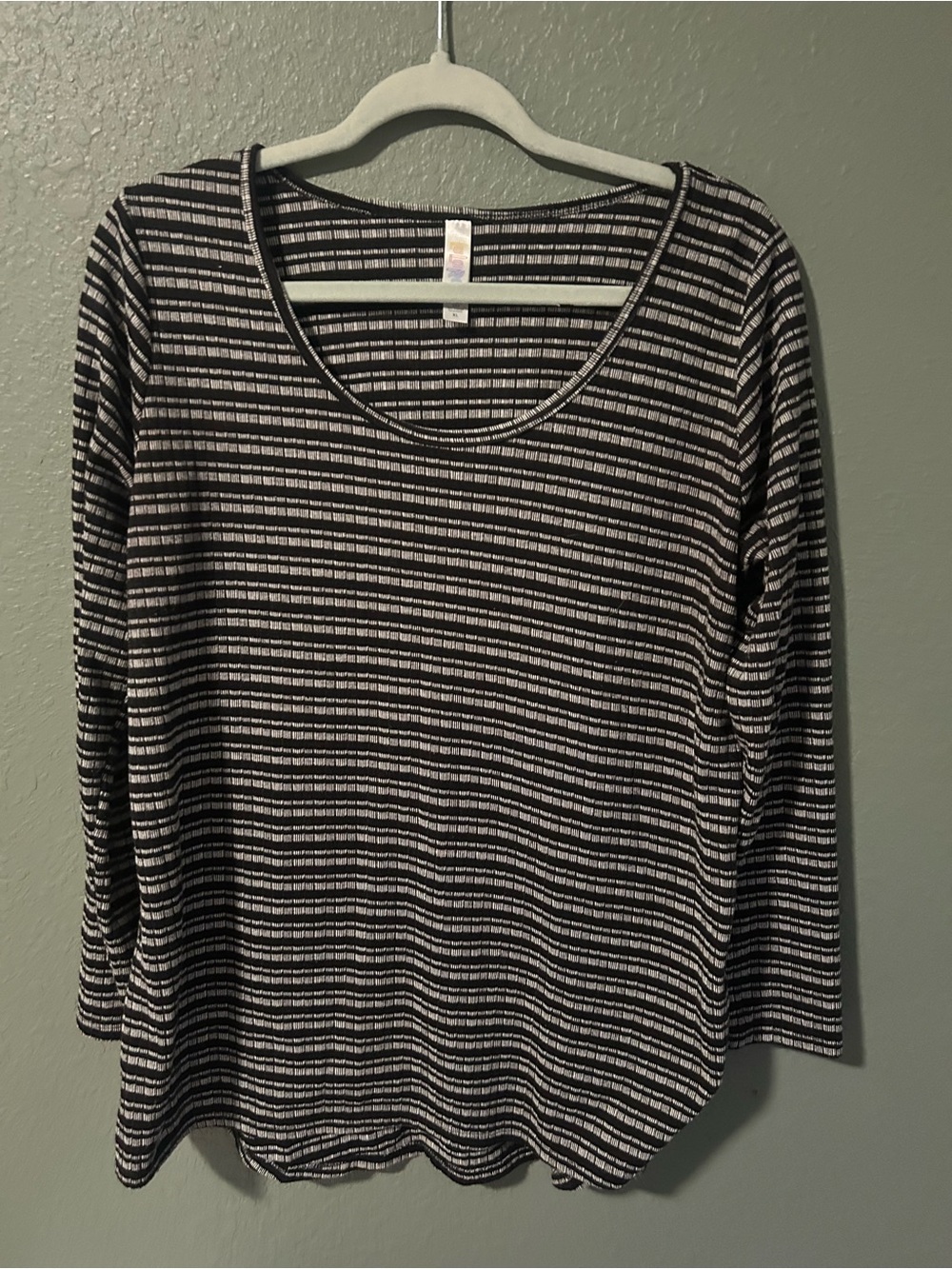 Black and white Lularoe  striped long sleeve top in XL #stripes #longsleeve